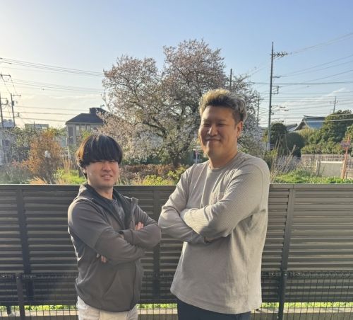 工作人员搬运材料和搬运废物