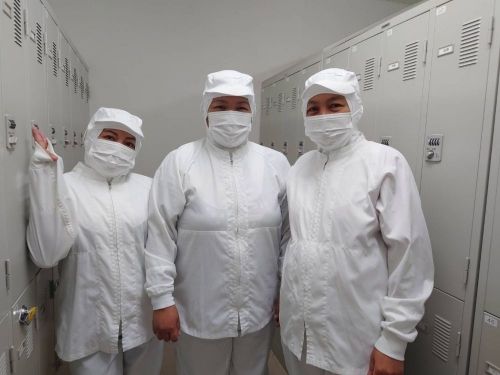 [Recolha disponível] Até mesmo pessoas inexperientes estão bem/Trabalham na fila de uma fábrica de alimentos/Os estrangeiros estão ativos!