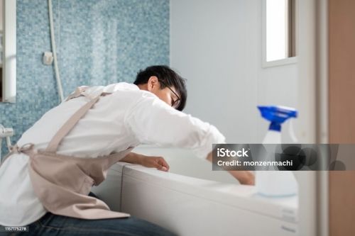 [Equipe de limpeza de banheiros públicos] Inexperientes são bem-vindos, homens e mulheres não são necessários