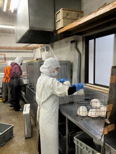 Recruiting jobs that are easy to remember [dish washing staff] in a friendly workplace! The senior generation is also active