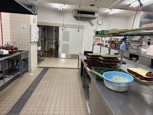 Aqueles com experiência culinária são bem-vindos [equipe de cozinha em instalações de asilos]