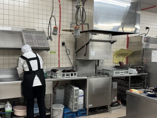 Aqueles com experiência culinária são bem-vindos [equipe de cozinha em instalações de asilos]