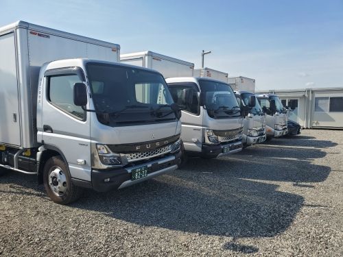 中型车辆短途卡车司机