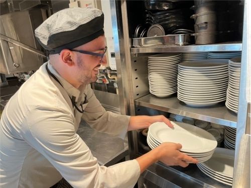 [4 ngày một tuần x 6H trong 129.000 tháng+Trợ cấp kỳ nghỉ Giáng sinh và năm mới ◎] Rửa bát tại khách sạn gần ga Sakae