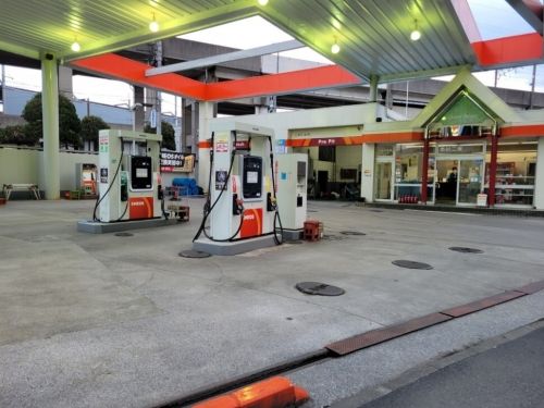 [Equipe do posto de gasolina] Fechado aos domingos e feriados/perto da posta/OK a partir de 4 dias por semana