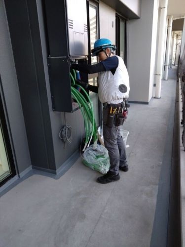 [Salário máximo mensal de 300.000 ienes] Equipe de construção de equipamentos/qualificada @in Tokyo