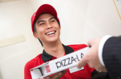 P Hayama [salário mensal de 250.000 ienes ~] inexperiente OK! Recrutar funcionários em tempo integral para desfrutar de fazer pizza e “construir uma loja”