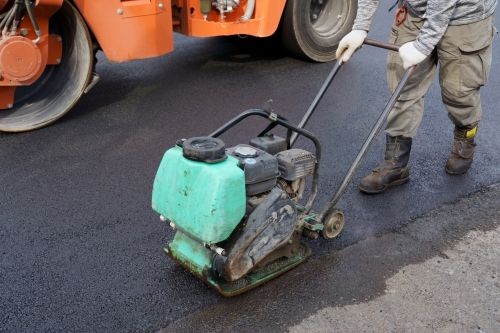 【正社員の募集】道路の工事スタッフ/寮があります/外国人活躍してます/未経験OK
