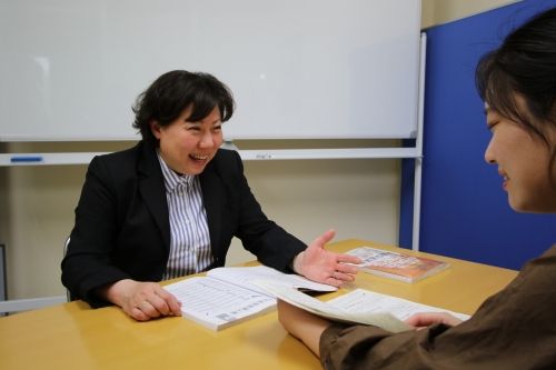 中国語講師 | 如果你认为这是一份适合你的工作，也有办法成为一名全职员工。