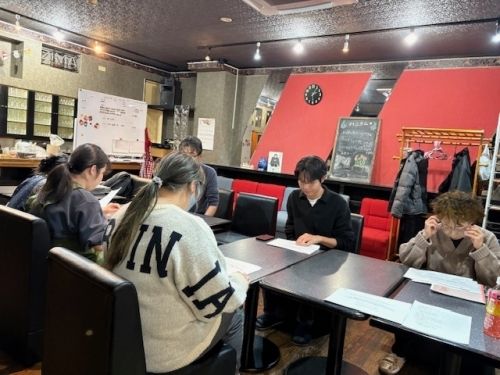 Trabalho noturno [cuidador doméstico em grupo] Sem necessidade de qualificação, procuramos pessoas que gostem de se envolver com pessoas!