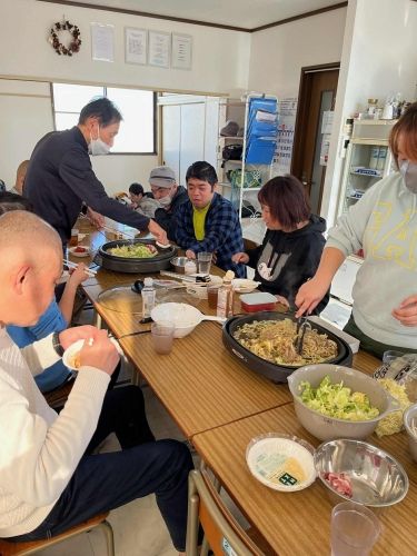 Trabalho noturno [cuidador doméstico em grupo] Sem necessidade de qualificação, procuramos pessoas que gostem de se envolver com pessoas!