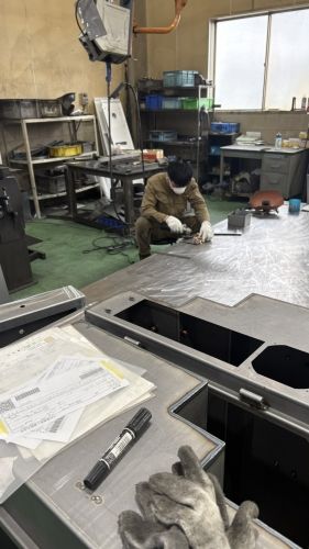 Những người thích sản xuất đều được chào đón [Nhân viên ngành chế biến kim loại] Nhiều người nước ngoài đang hoạt động! Chưa có kinh nghiệm OK