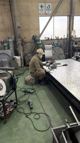 Những người thích sản xuất đều được chào đón [Nhân viên ngành chế biến kim loại] Nhiều người nước ngoài đang hoạt động! Chưa có kinh nghiệm OK