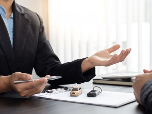 Esta é uma posição de vendas. (Também há empregos para gerenciamento de construção)