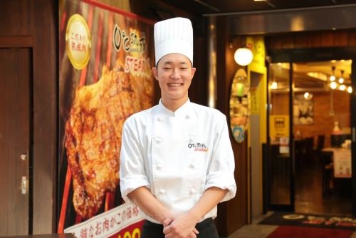 스테이크 레스토랑의 고객 서비스 및 화장실을 제공하십시오.