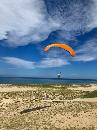 [Recepção inexperiente/É necessário inglês] Divirta-se com os clientes na natureza! Equipe de parapente nas dunas de areia de Tottori