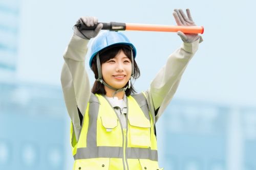 A promoção de funcionários em tempo integral é boa, mesmo na N4 [equipe de segurança de trânsito]. Qualquer pessoa séria é bem-vinda! Trabalhos fáceis de lembrar