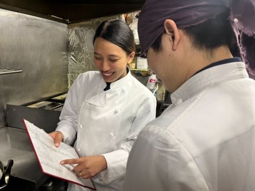 N3 必备品 [就在东京银座站旁边] 餐饮工作人员/正在开发餐厅的外国人/活跃/成长型公司