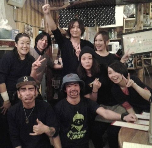 [Izakaya Hall] Morar incluído, despesas de moradia são gratuitas/refeições incluídas/perto das pistas e é divertido trabalhar