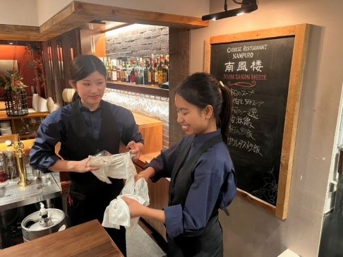 N3 required [near Ginza Station, Tokyo] Food and beverage staff/foreigner active/Asian restaurant