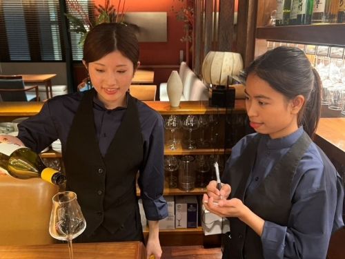 N3 required [near Ginza Station, Tokyo] Food and beverage staff/foreigner active/Asian restaurant