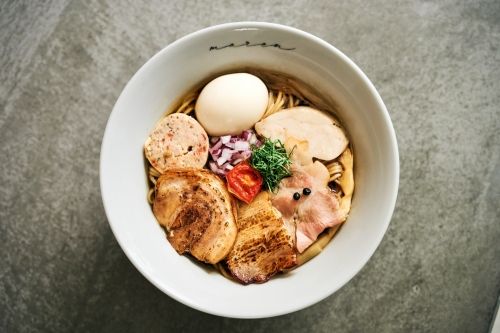 烹饪和大厅工作人员招聘让我们共同努力，完善 “朋友们可以引以为豪的品牌”。