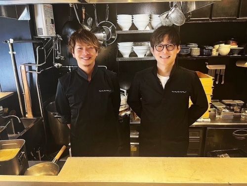 Recrutamento de funcionários de cozinha e salão Vamos apoiar juntos uma “marca da qual nossos amigos possam se orgulhar”.