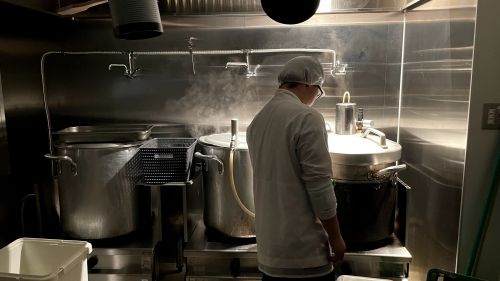 Recrutamento de pessoal de fabricação, preparação e entrega Apoiamos “marcas das quais nossos colegas possam se orgulhar” do outro lado.