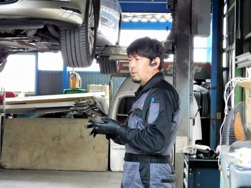 Nhiều người từ Brazil, Philippines và Myanmar đang hoạt động [Sản xuất phụ tùng ô tô] Chế biến sản phẩm cao su