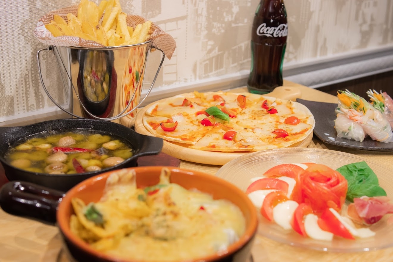 咖啡屋/ 咖啡馆/ 咖啡厅, 大厅工作人员in 埼玉县, Nishi Kawaguchi 