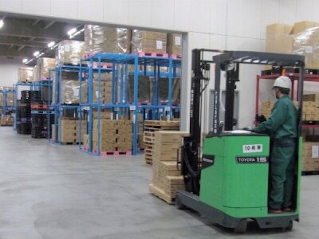 high-hourly-wage-1500-yen-forklift-required-visa-support-available