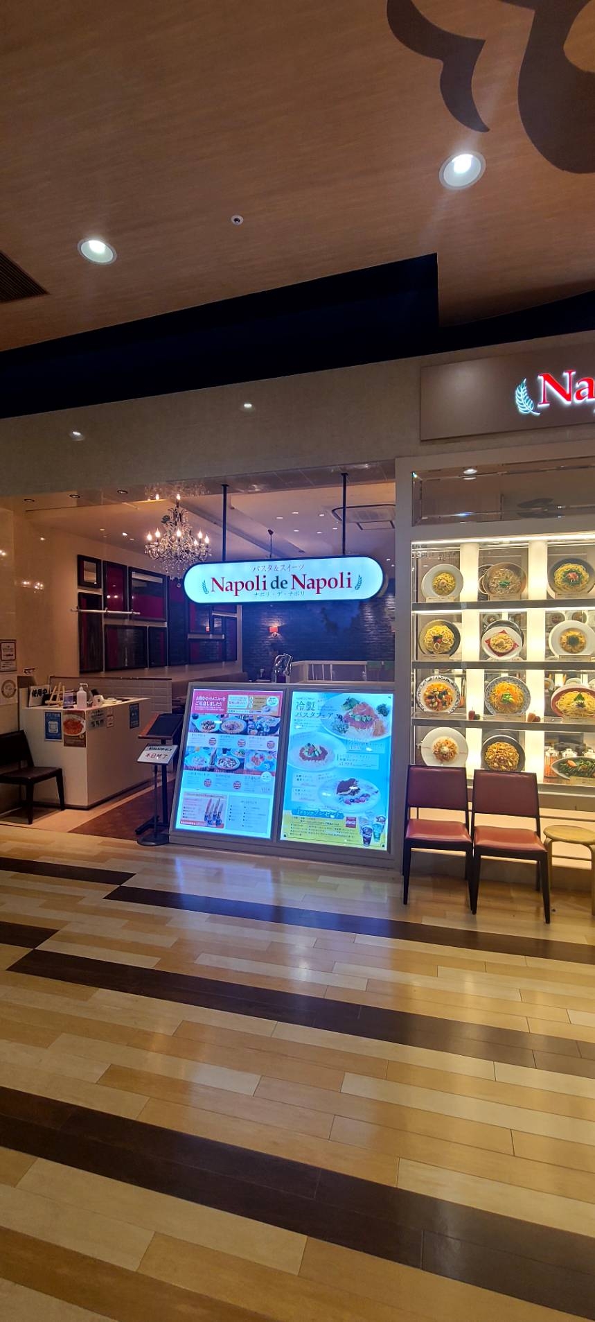 We are looking for new employees for our pasta and sweets store "Napoli