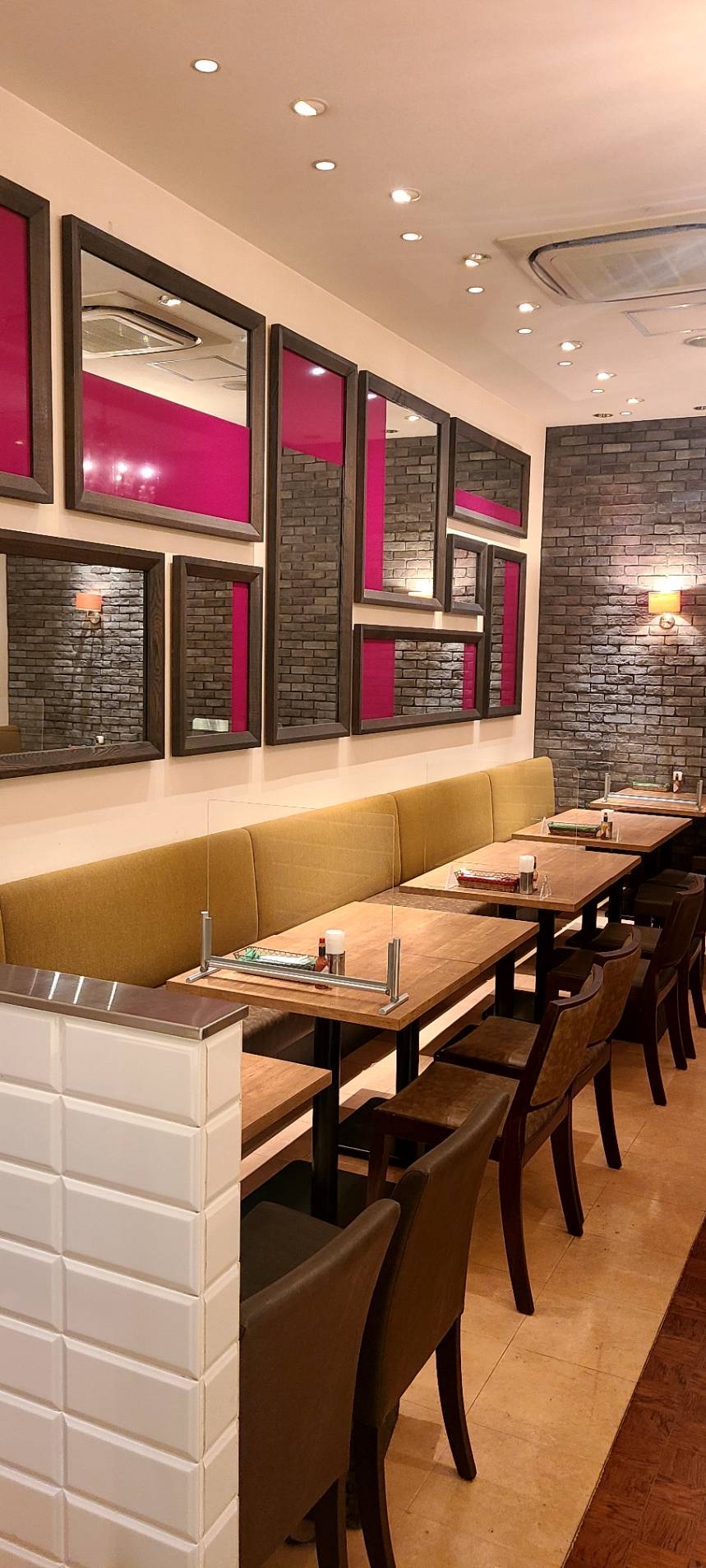 We are looking for new employees for our pasta and sweets store "Napoli