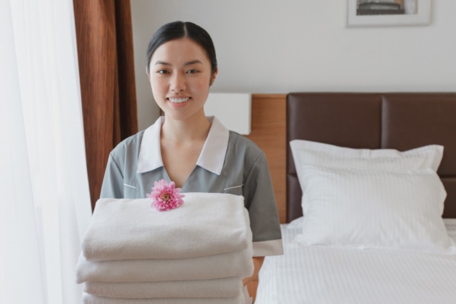 near-the-station-guest-room-cleaning-at-a-new-hotel-inexperienced